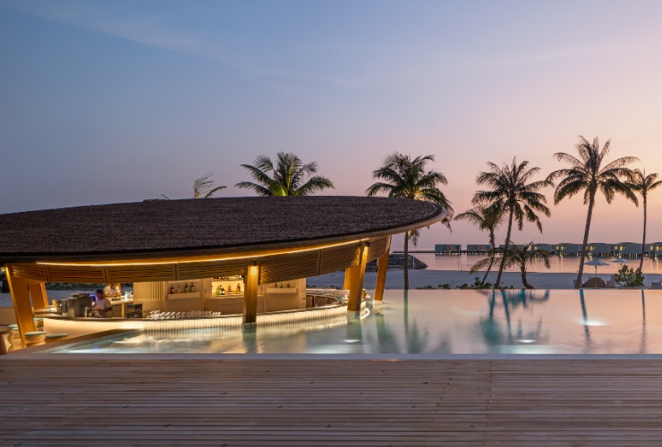 スイムアップバーがある『Coco Drift（ココ ドリフト）』ではプールに居ながらもドリンクを楽しめます