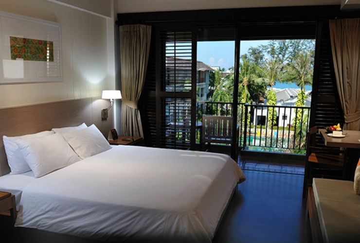 落ち着いた雰囲気の室内。