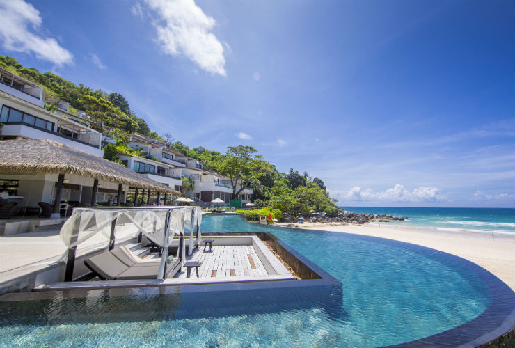 プールもビーチの目の前に