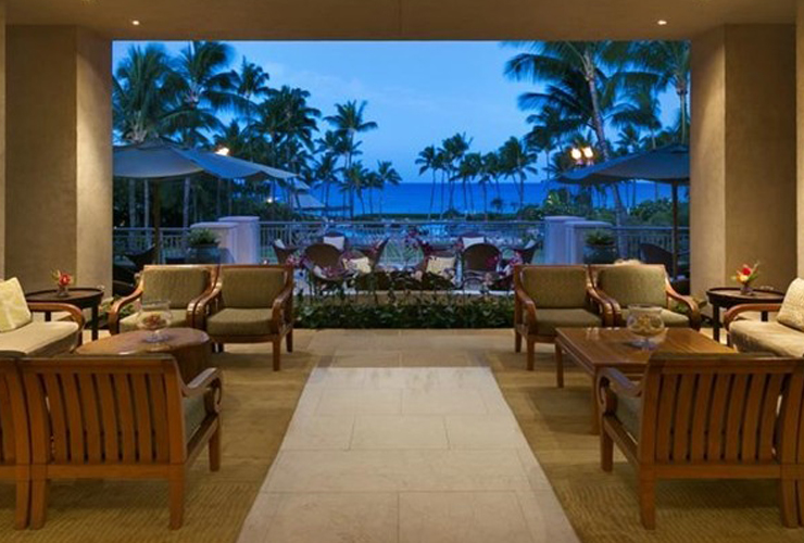 景色が望めるラウンジにて