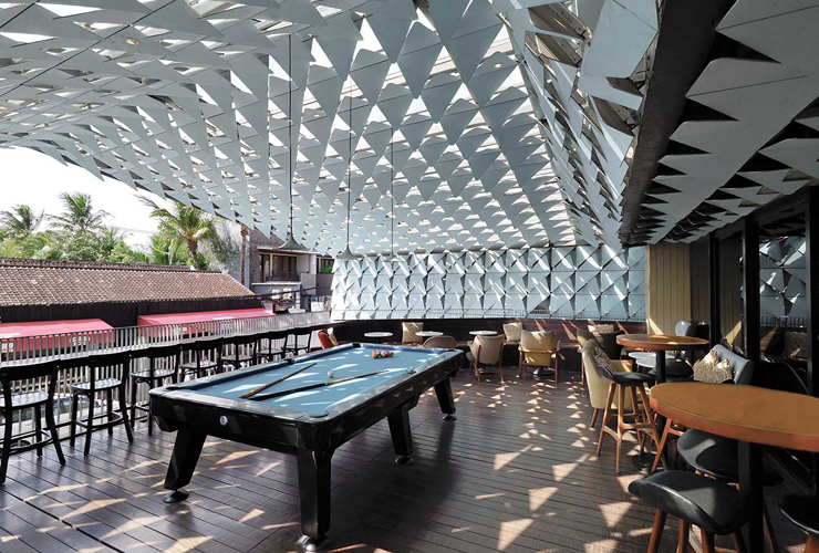 開放的なレストランやバー