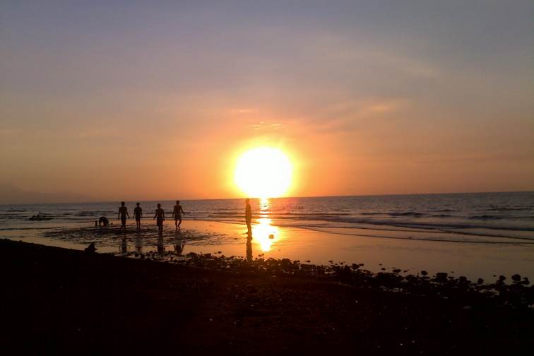 サヌールエリアならではの美しいサンライズ