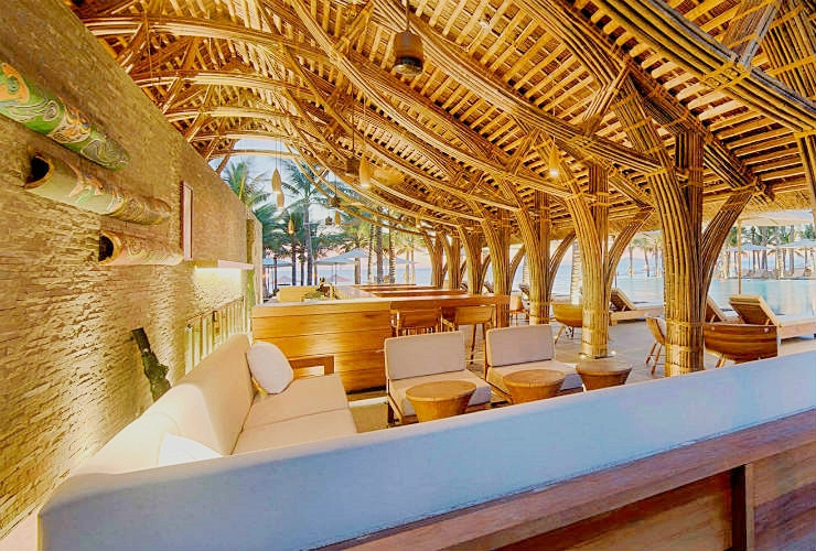 海に近い雰囲気のいいバー