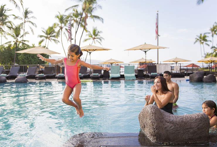 開放感溢れる人気のプール