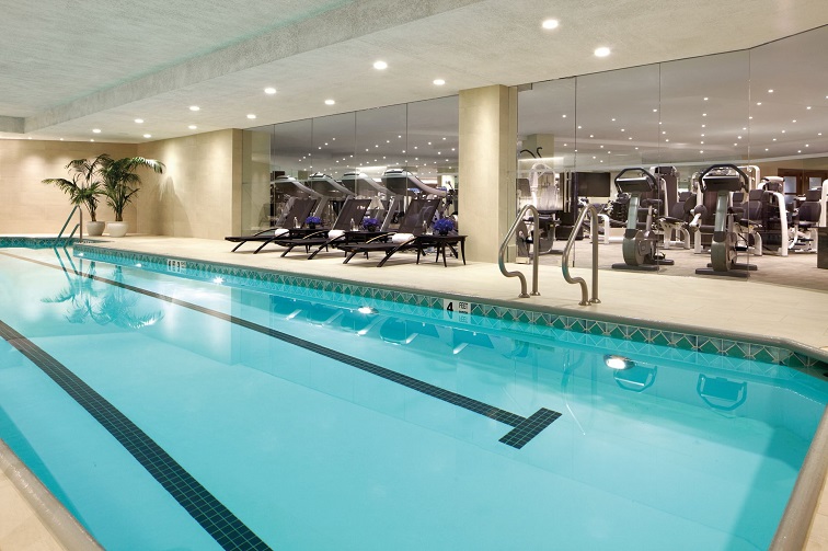 プールで泳いでリフレッシュ（公式HPより）