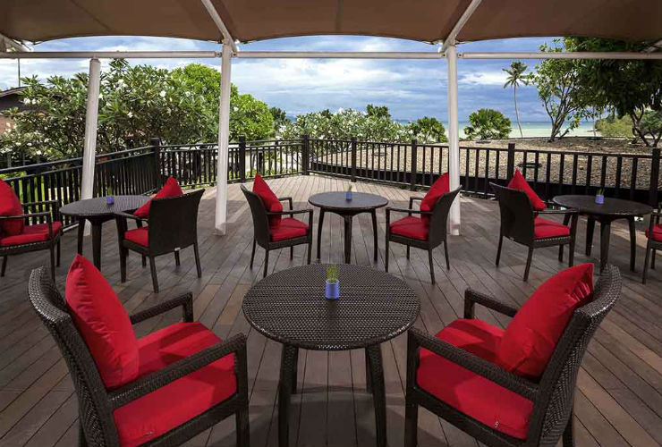 眺めのいいテラスのあるレストラン。