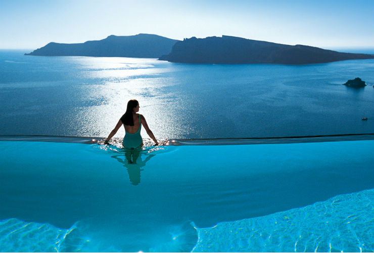 メディア掲載多数の人気のプール。