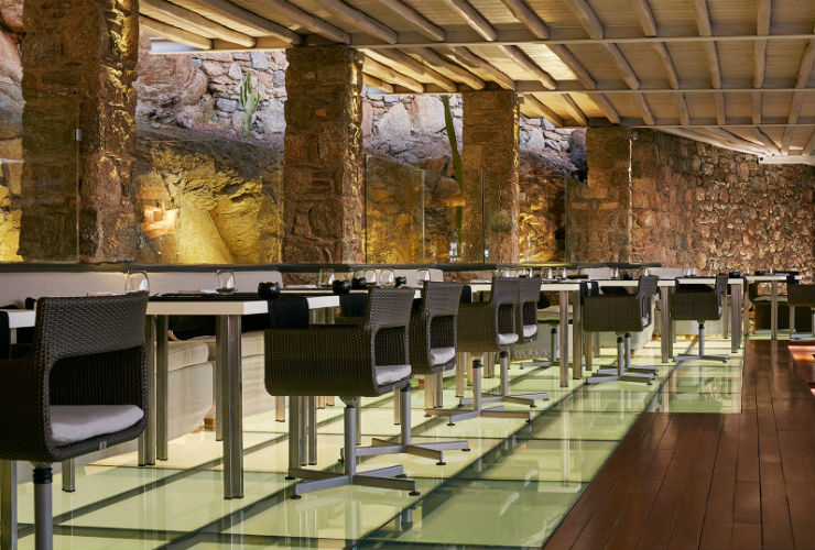 アースカラーを中心にした、現代的な内装。