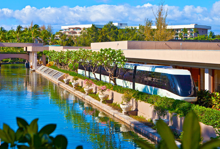 広大な敷地を移動する専用のモノレール