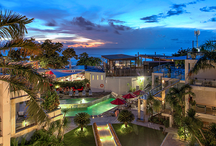 夕景も美しいダブルシックスビーチ