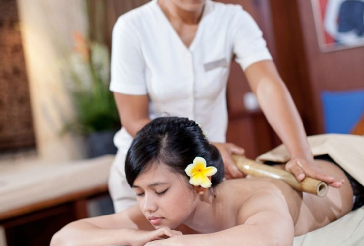 リゾート内のスパでリラックス