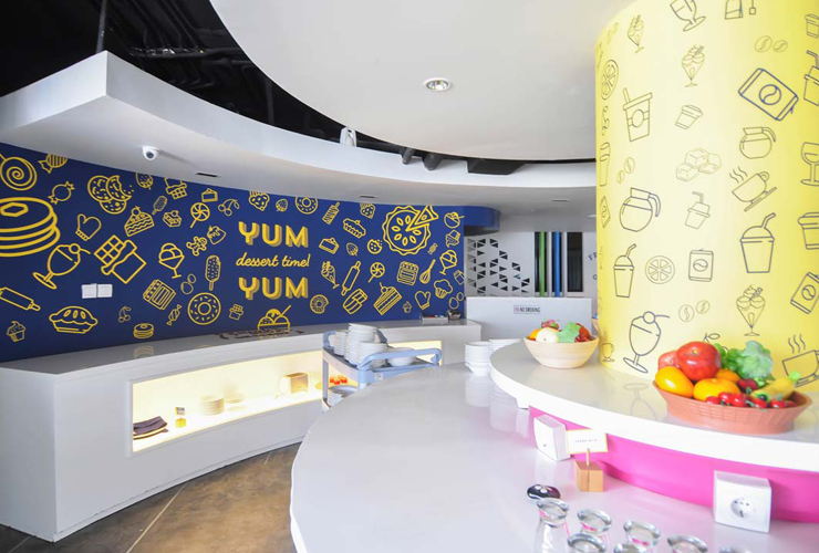 レストランも楽しい雰囲気