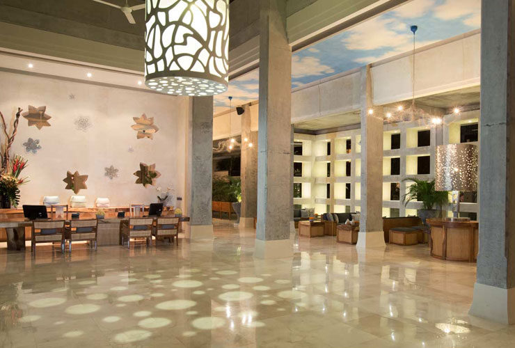 広々としたロビー