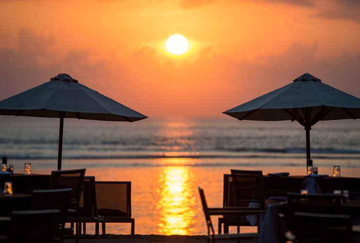 ビーチでのサンライズ