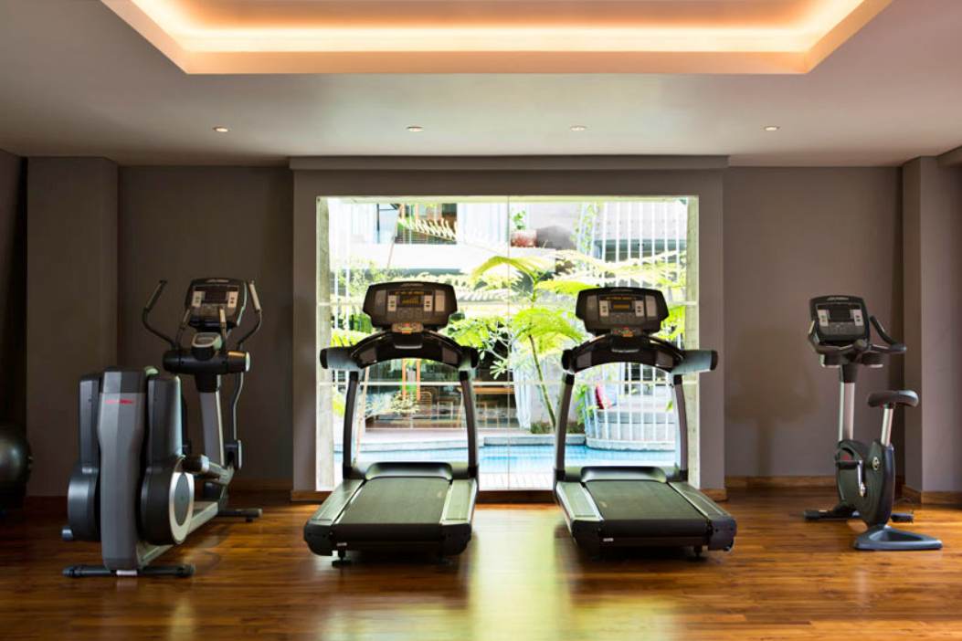 広々としたフィットネスルーム