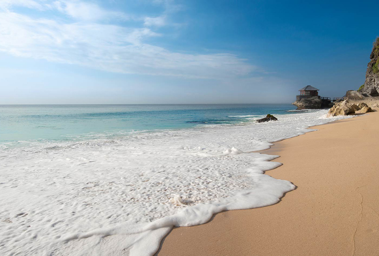 青い海が美しいクブビーチ