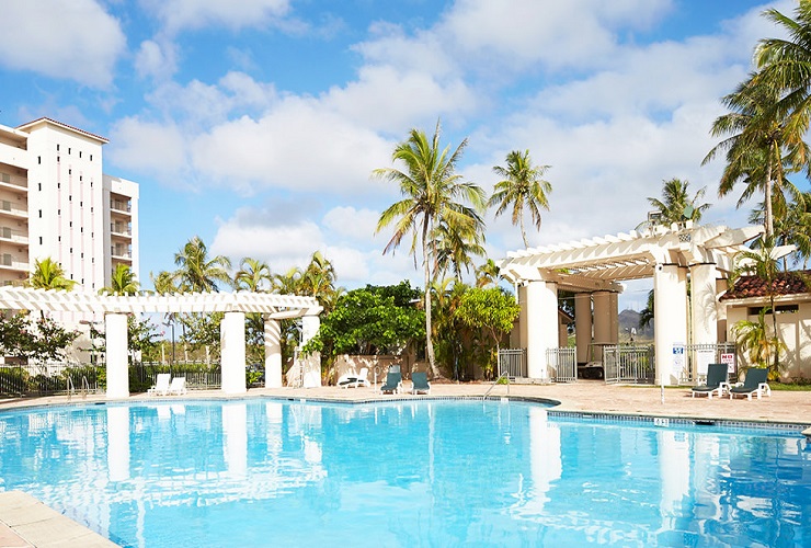 リラックスした雰囲気の「FOUR PEAKSプール」