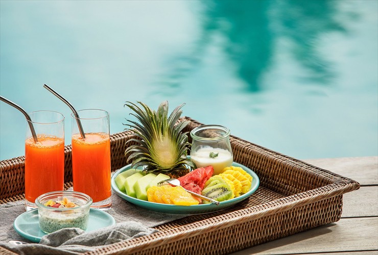プールサイドでいただけるブレックファースト