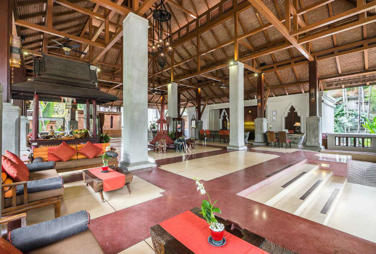 タイの伝統的なデザインのロビー。