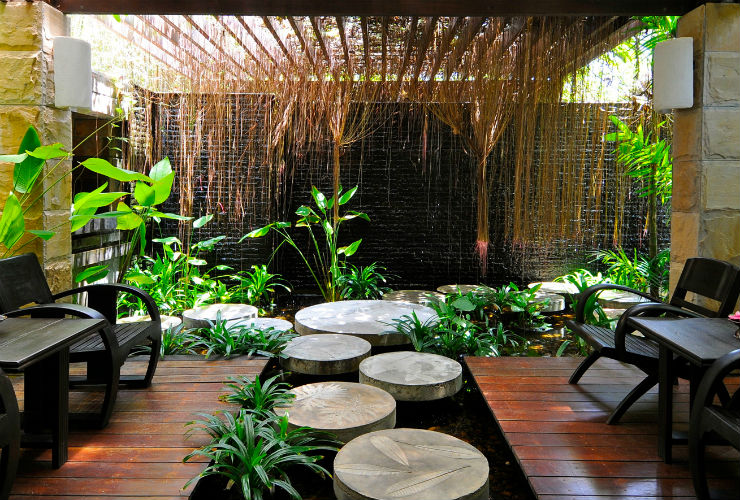 スパも自然いっぱい。