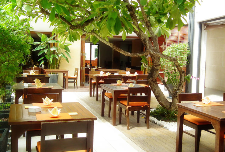 レストランのテラス席