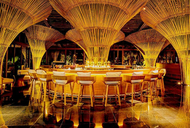 南国の雰囲気いっぱいのレストラン