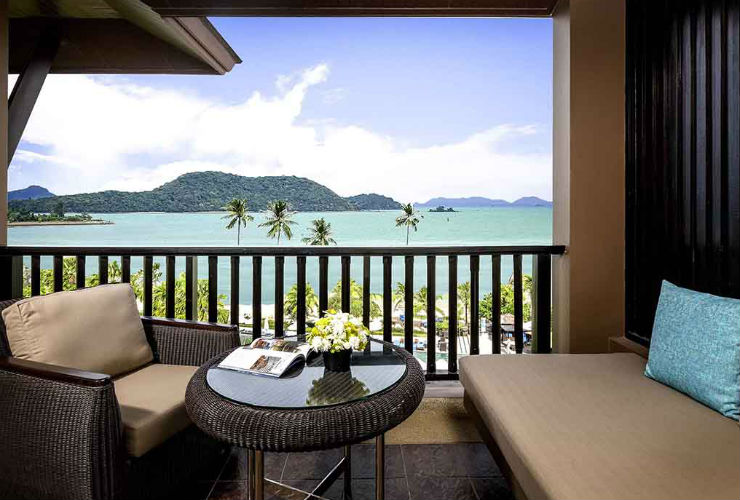 お部屋によっては海も見える。