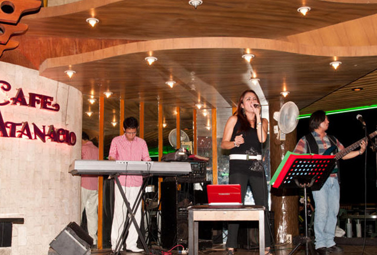 生演奏を聴きながらのお食事