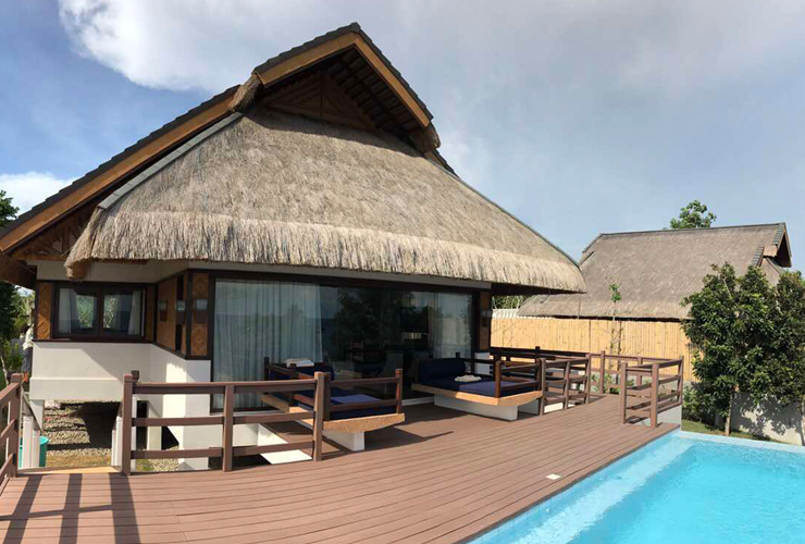 一日プールに浮かんでいることも