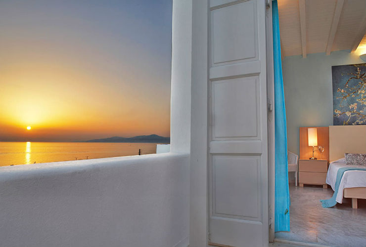 部屋のバルコニーからも夕日が。