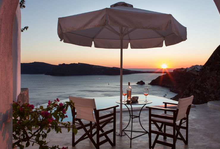 テラスからの有名なサントリーニの夕日。