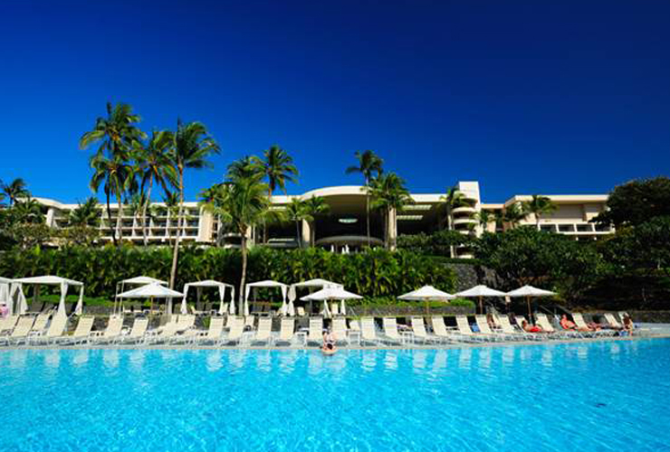 広々としたプール