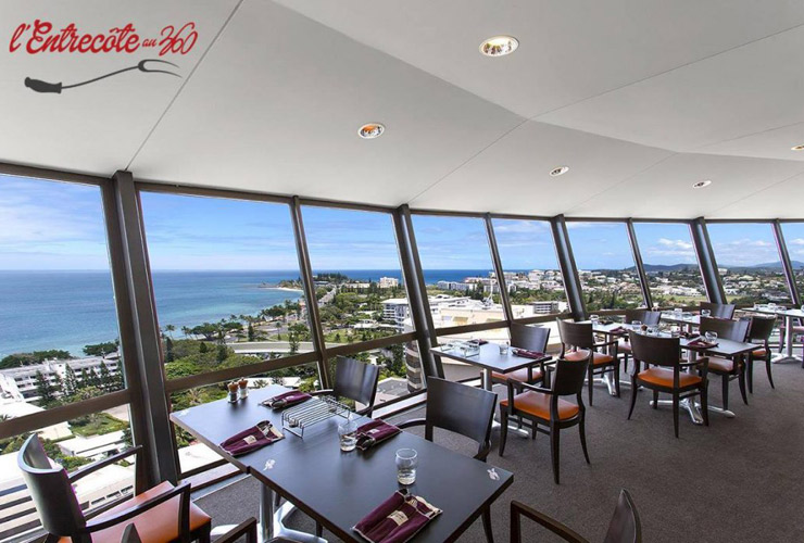 リゾートが誇る360°のパノラマのレストラン