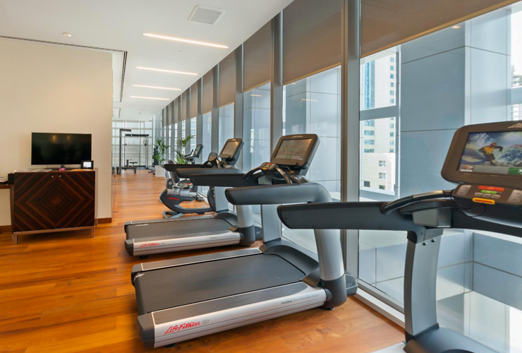 ドバイの街並みを眺めながらのワークアウト