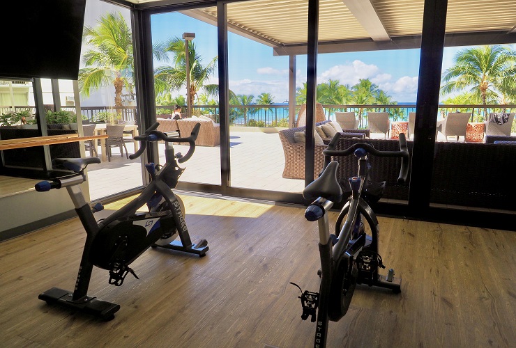 フィットネスセンターやヨガルームも完備