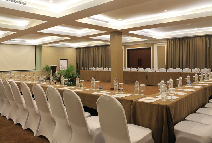 最上階にはミーティングルームも完備