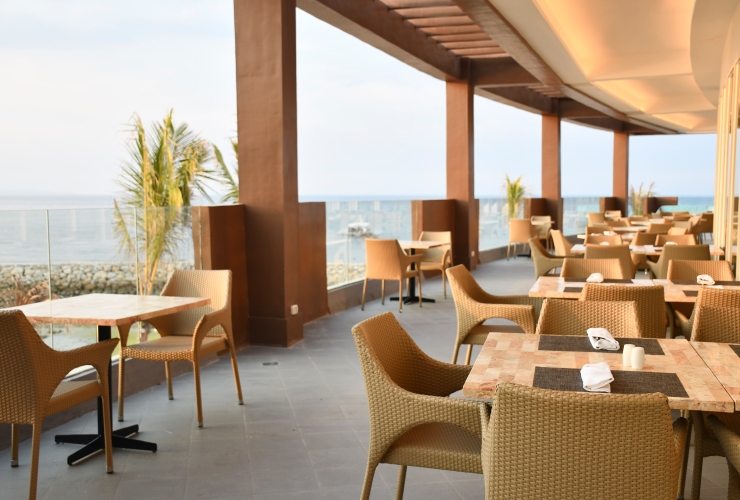 デュシタニ マクタン セブ レストラン 外