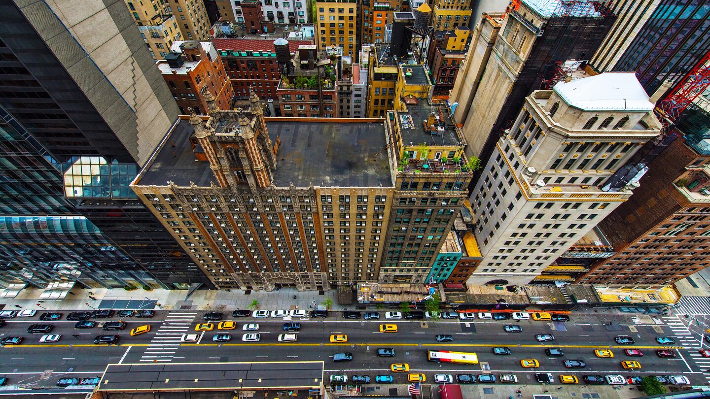 人々が行き交うニューヨークの街並みを見下して（公式HPより）