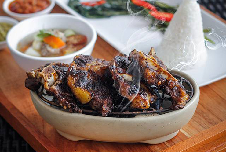 いろいろ選べる8つのバーやレストラン完備