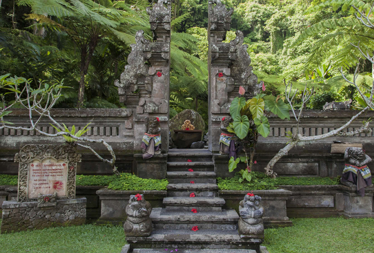 ホテル敷地内のアユンテンプル