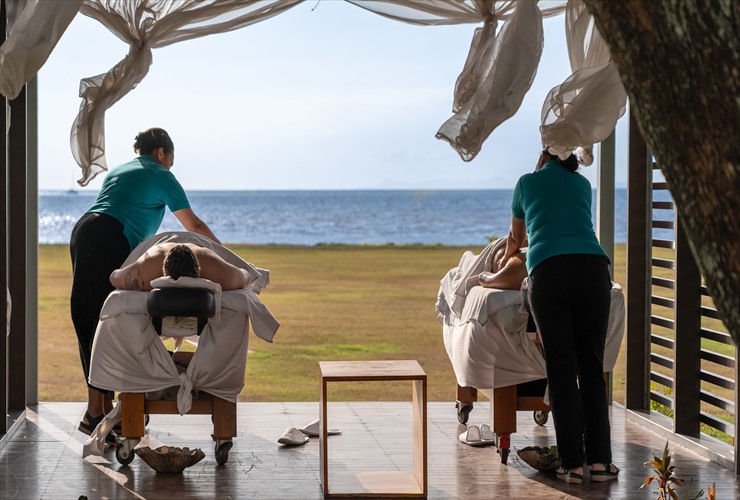 波音が心地よく響く海辺の極上スパ体験