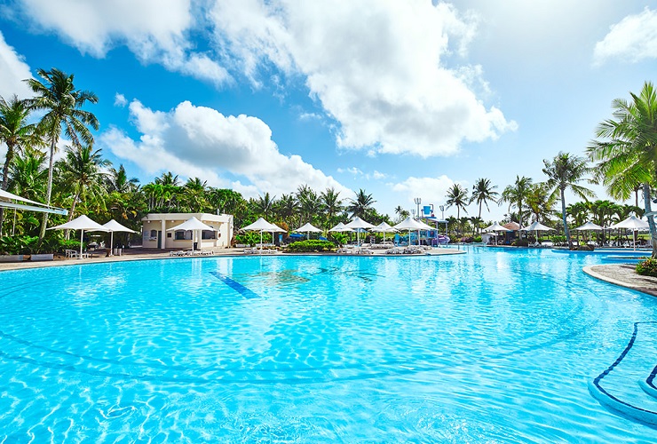 広々とした「ホテルプール」