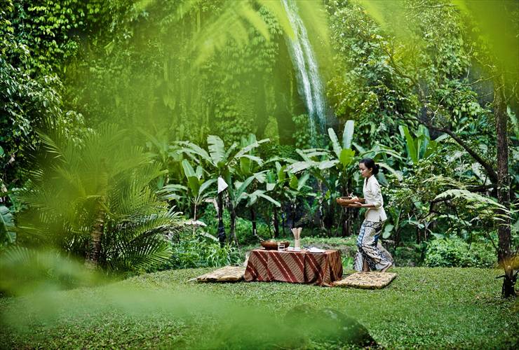 アユン川のほとりでピクニック