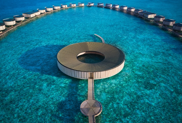 ラグーンに囲まれたリング状の水上スパ『The Ritz-Carlton Spa（ ザ・リッツ・カールトン・スパ）』