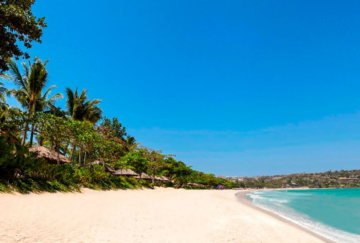 ホテル前のジンバランビーチ