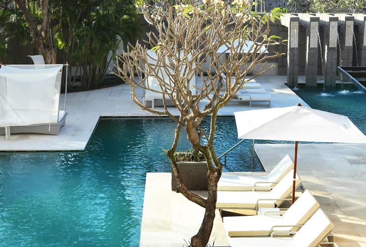 ウエストガーデンのプール