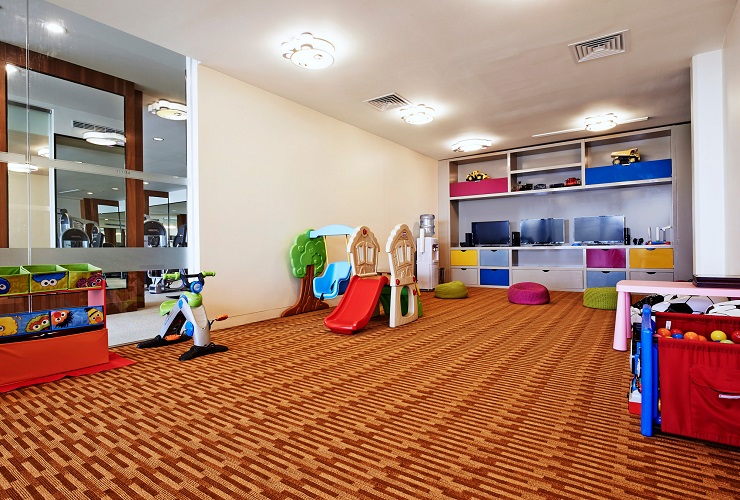 遊具やゲーム機を設置したお子様が楽しめる キッズルームを完備