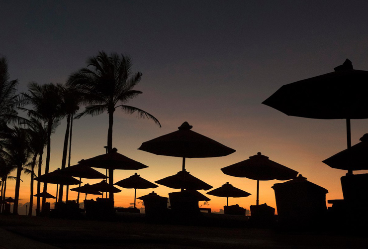 ビーチのサンライズ