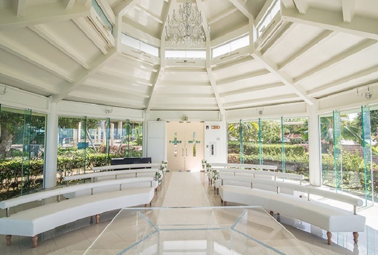 常に変化し続ける白と青の名画をお楽しみいただけます