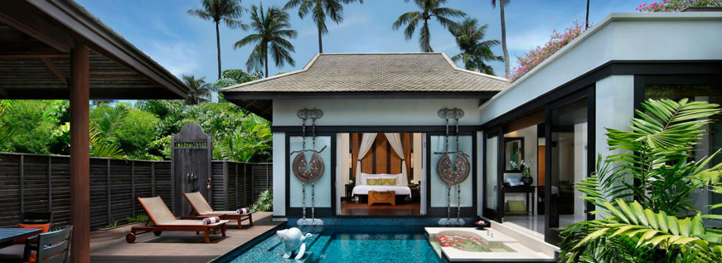 豪華なプールつきヴィラ